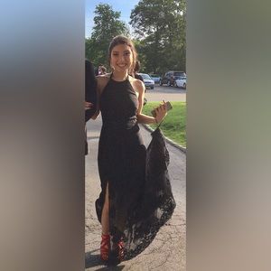 A black laced prom dress